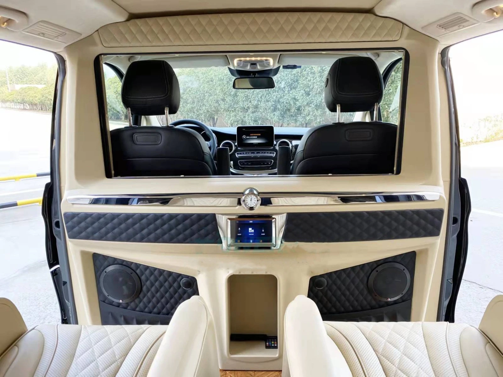 car-partition-TV-3 car-partition-TV-3
