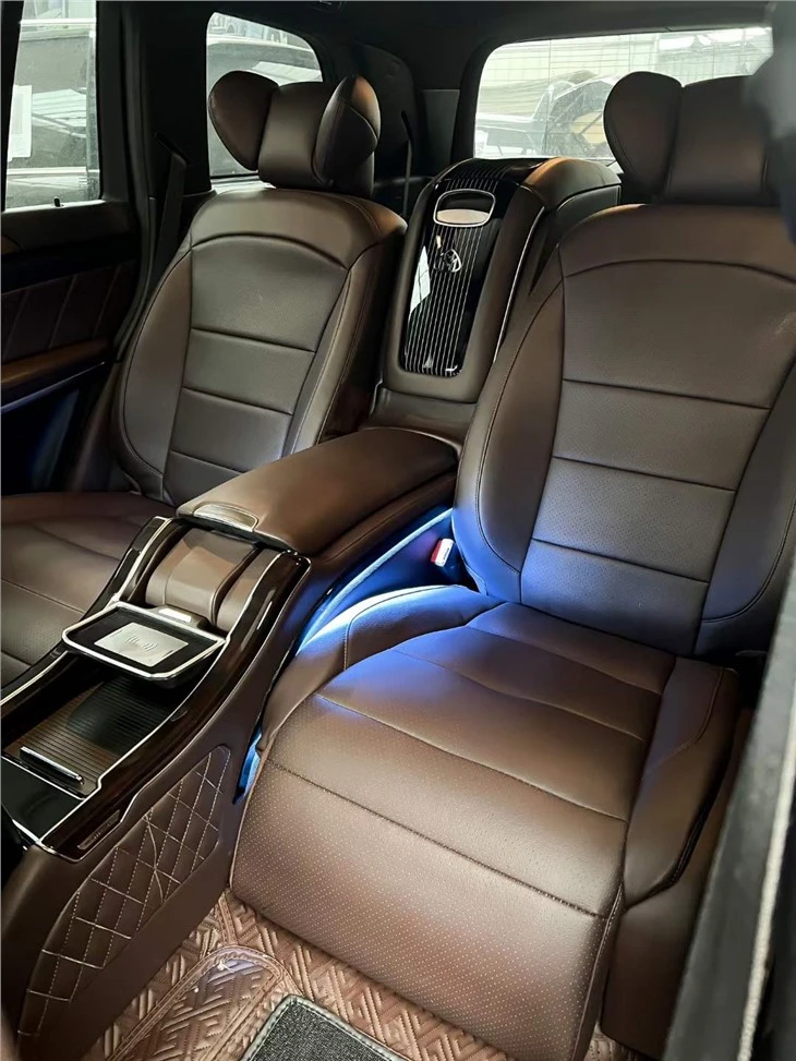 মার্সিডিজ-বেঞ্জ Suv GLS অভ্যন্তরীণ বিলাসবহুল ভিআইপি সিটিং প্ল্যানে আপগ্রেড করুন