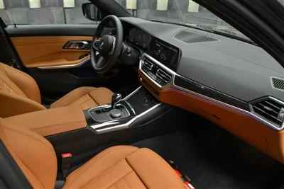 BMW BMW 330i এর একটি নতুন পরিবর্তিত সংস্করণ চালু করেছে।
