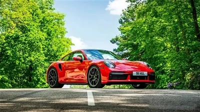 Porsche 911 হাইব্রিড এই গ্রীষ্মের শুরুতে আত্মপ্রকাশ করবে